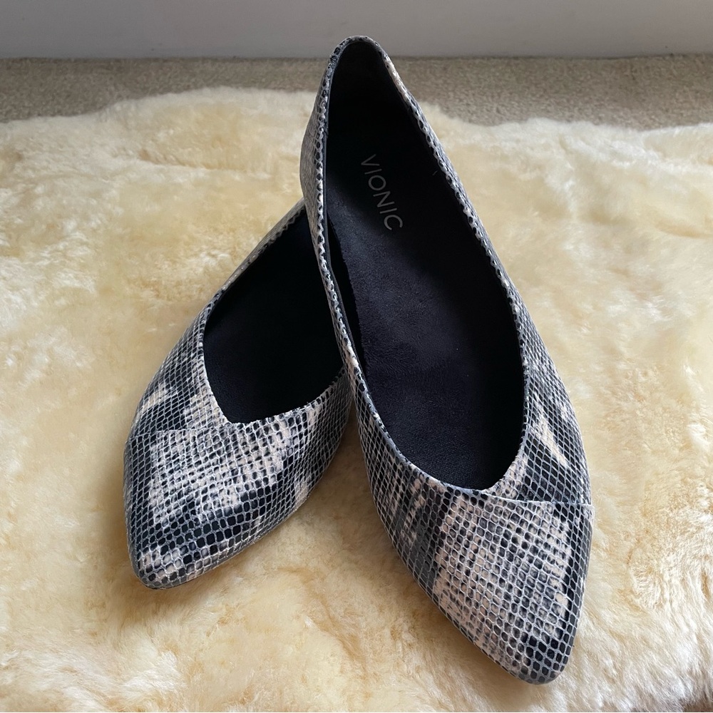 Vionic Caballo snake skin animal print flats women size 8.5